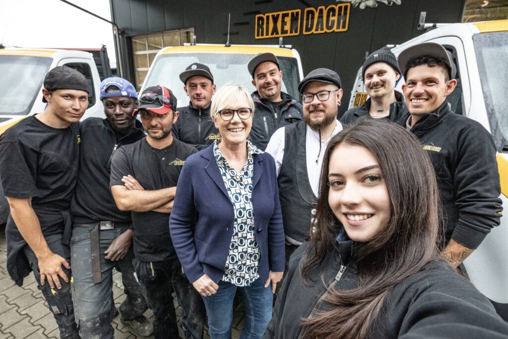 Das Team von Rixen Dach – erfahrene Dachdecker, die höchste Qualität liefern.